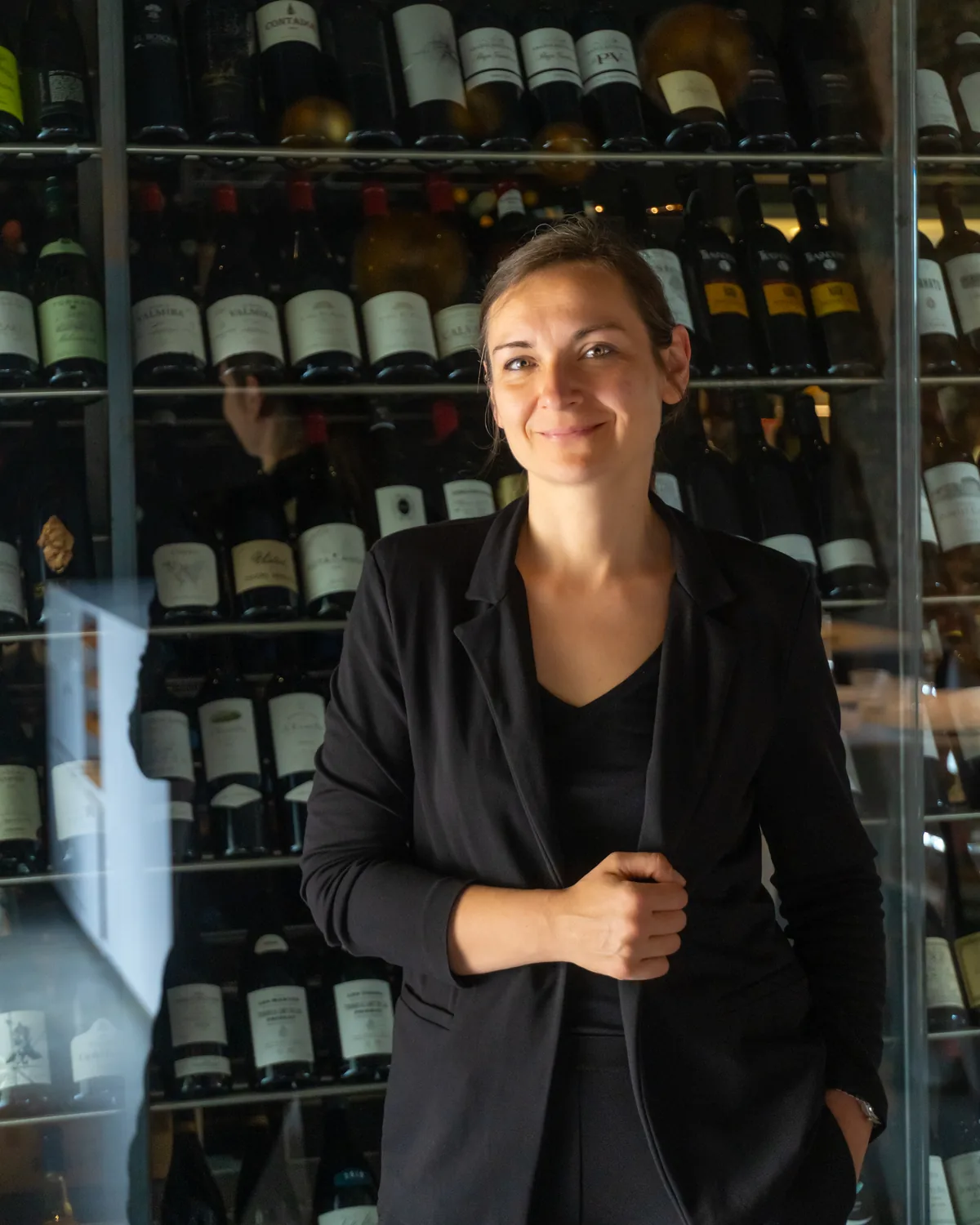 Aga Ogórek, sommelier del Bo.TiC, al celler del restaurant.